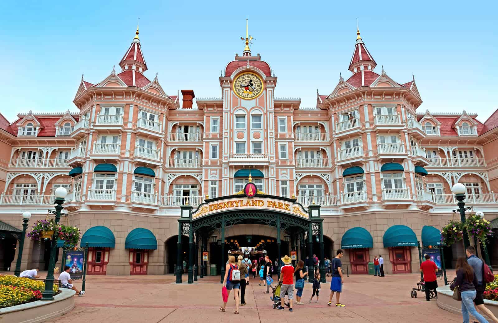 Where to Stay in Disneyland Paris - the Disneyland Paris hotel