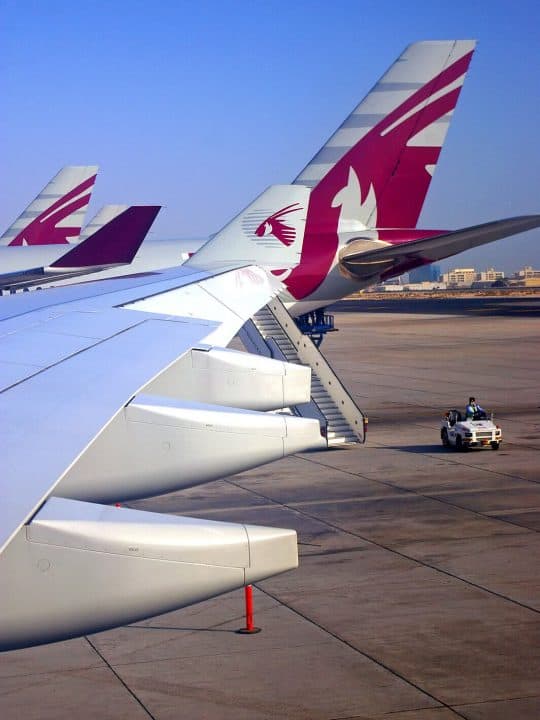 Does Qatar Airways serve alcohol?