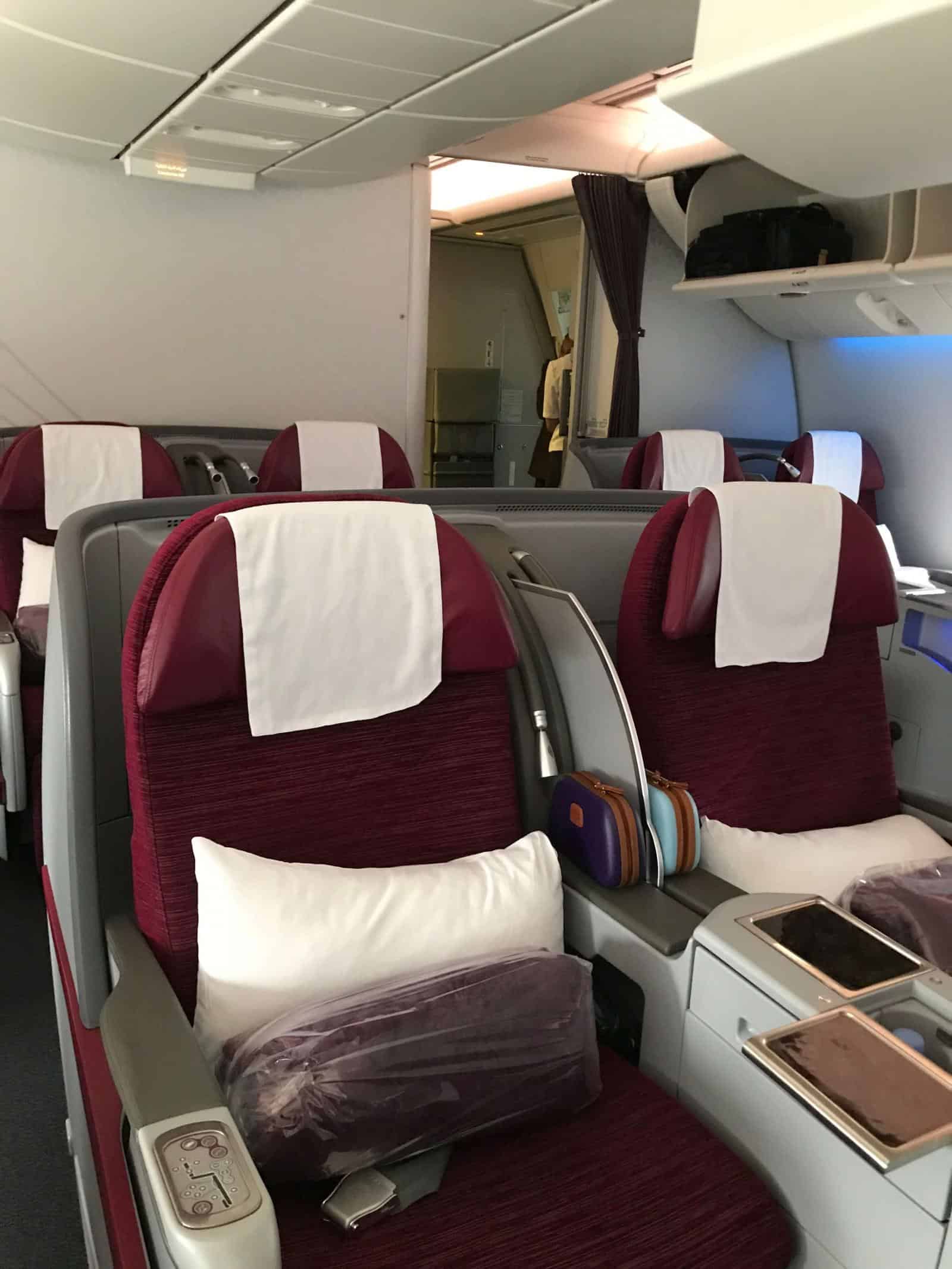 Does Qatar airways serve alcohol in business class?