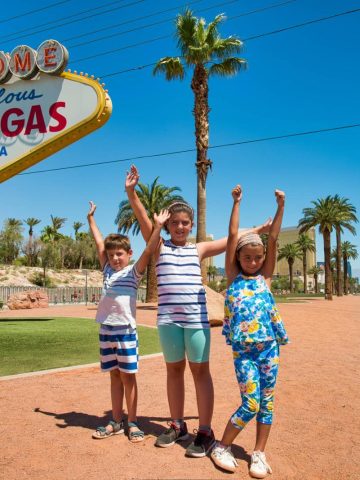 Kids at Las Vegas Sign / Las Vegas Family Itinerary / Las Vegas Itinerary with kids