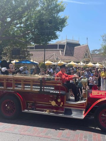 Mickey Mouse in a car - How Many Days Do you need at Disneyland