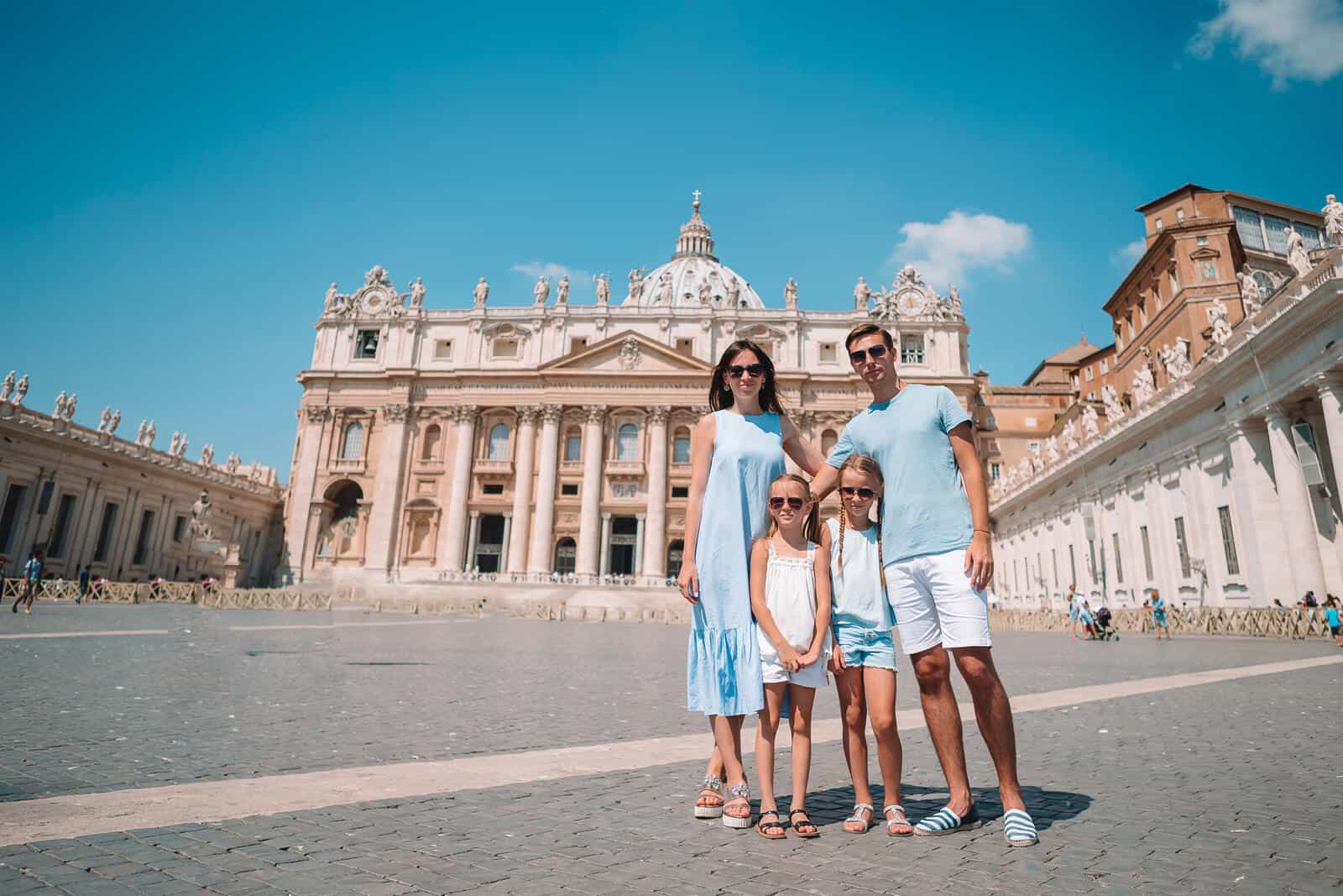 Family at Vatican City - Rome itinerary with family / Visiting the Vatican with Kids