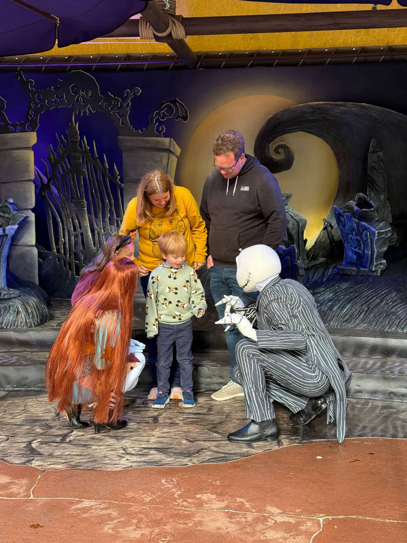 Family meeting Jack Skellington and Sally at Disneyland Paris